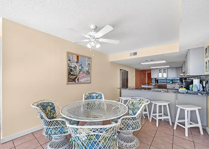 Apartment Edgewater West 102 *
