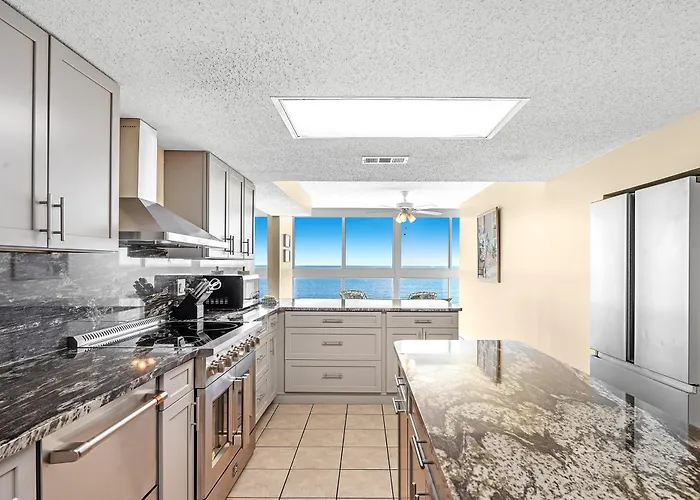 Edgewater West 102 *