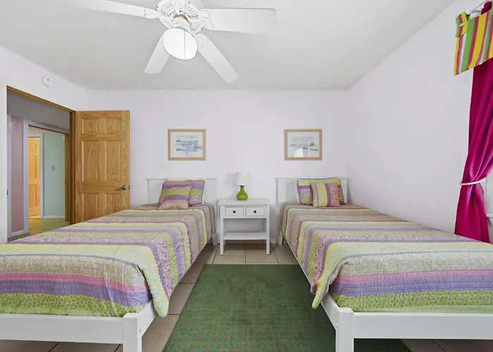 Apartment Edgewater West 102 *